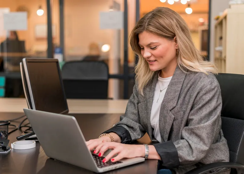 Van 3 uur Excel naar 8 minuten: hoe HR-managers sneller rapporteren aan het MT news2